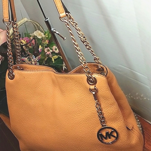 Michael Kors pebble Leather Shoulder 🛍️ Bag Gold Hardware - Picture 3 of 13